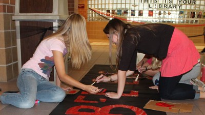 Seniors decorate the halls for homecoming week.