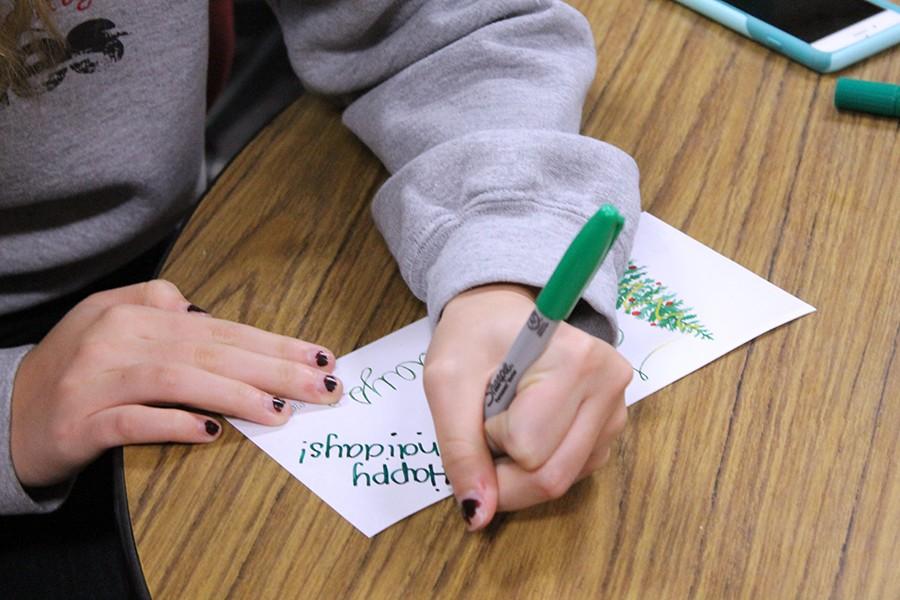 Peer Helpers to send happy holiday cards to troops