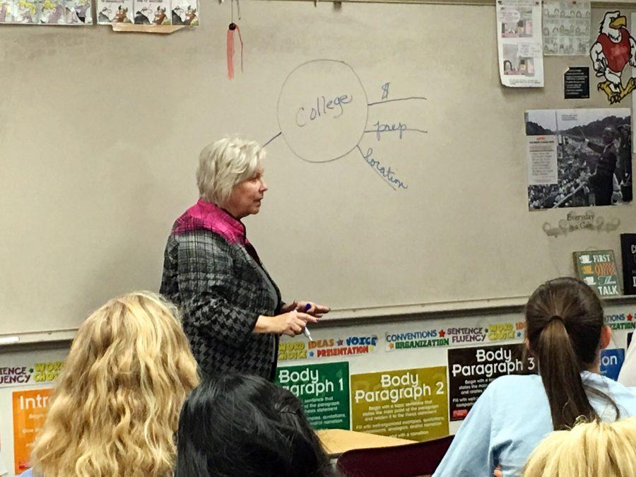 Toastmaster Marianne Lee teaches Pfeifers fourth block speech class about developing a speech. Toastmasters International is an organization that works on developing public speaking and leadership skills.