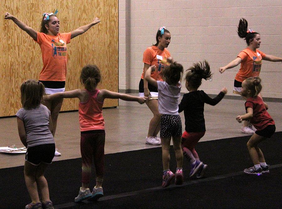 Maverick cheerleaders teach Mini Mav Clinic. Mini Mav's will perform on Sept. 29 during the football game. Photo by K. Stuckey