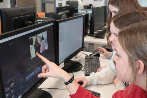 Videographers Sydney Lampkin and Stahley Sears work on editing one of their OneMaize videos for Episode 5. Their story, Coffee for a cause, won a Best of SNO for one of the top videos in the country.