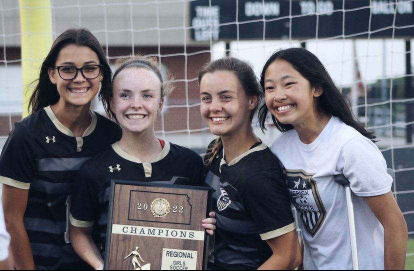 Sernior team Captains Aubrey Sommers, Kaylee Staver, Payten Hendershot, and Kaylyn Troung pose with the plaque after winning regionals. 