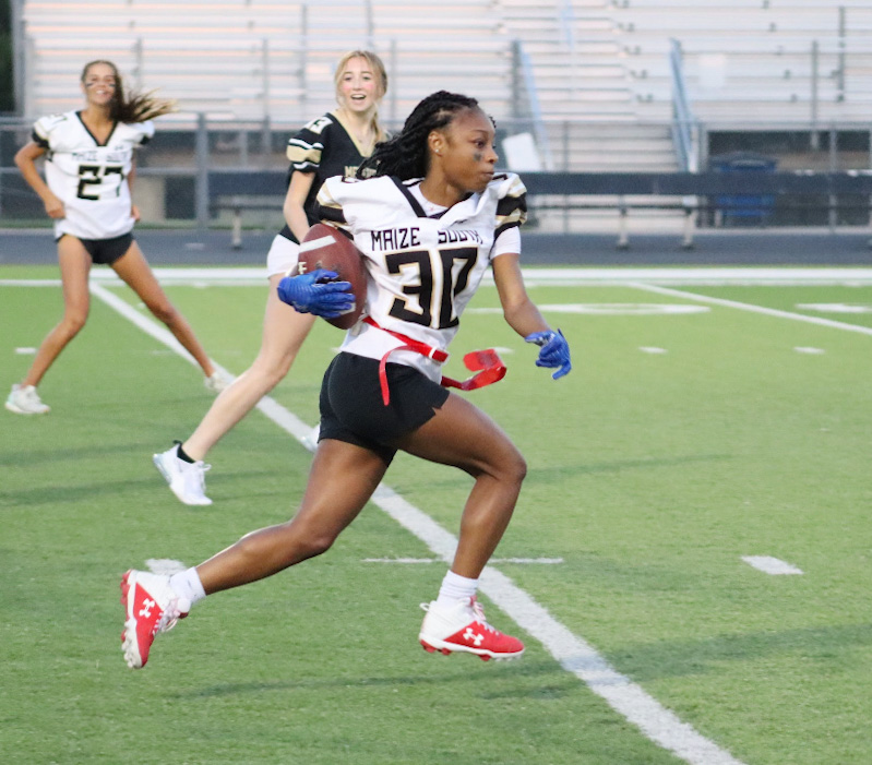 Junior powder puff player, Amani Lipscomb, runs the ball through a clear opening in the senior defense. Sanders gained the majority of the Junior classes 18 points. Maize South juniors defeated Maize South seniors 18-12 in the annual homecoming powder puff game. 