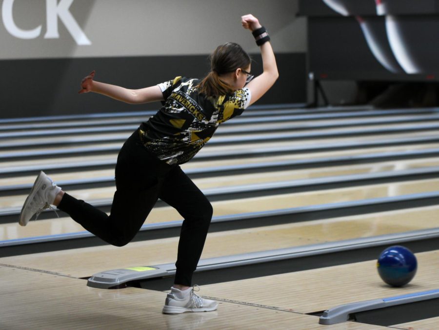 Sophomore Ava Kohlmeier throws her ball towards the lane. Kohlmeier shot a 346 series with an average of 115 on the day. Maize Souths girls team placed sixth in the tournament.