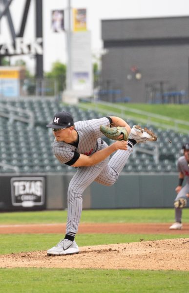Photos: Eagles sweep series with Mavs